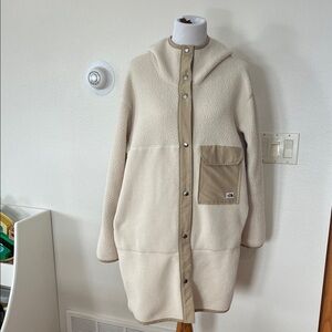 The North Face Cream Cragmont fleece, very roomy size Large, seems like XL